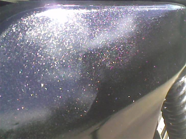 Suzuki Fz50 - klarlak med melatspåner ser bare fedt ud i solen :D billede 9