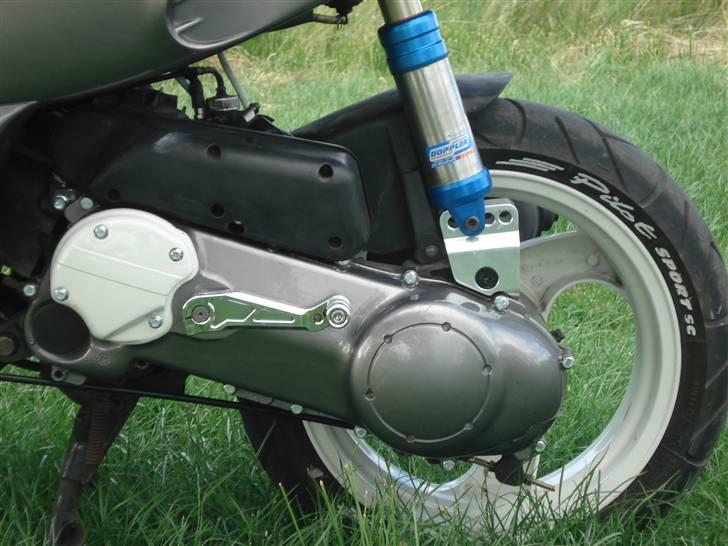 Piaggio Typhoon 70cc BYTTET! - De nye dele - Chrome støddæmper forhøjer og kickstarter fra Stage6 billede 19