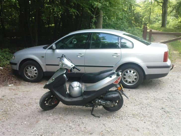 Sym DD 50 (Før) - heh ik min bil, men de passer da godt sammen :P billede 7