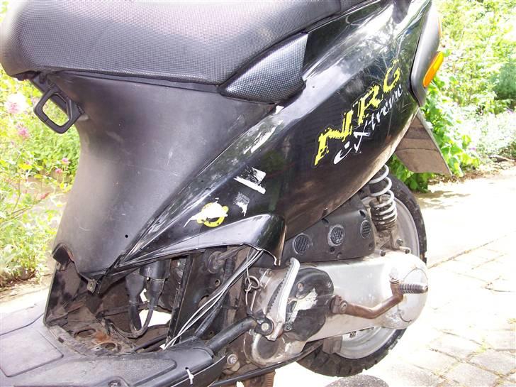 Piaggio nrg mc3 byttet - sideskjoldet er flækkede billede 4