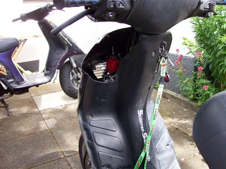 Piaggio nrg mc3 byttet - inderskjoldet er flækkede og man kan se (DRÆBER HORNET ! )  billede 5