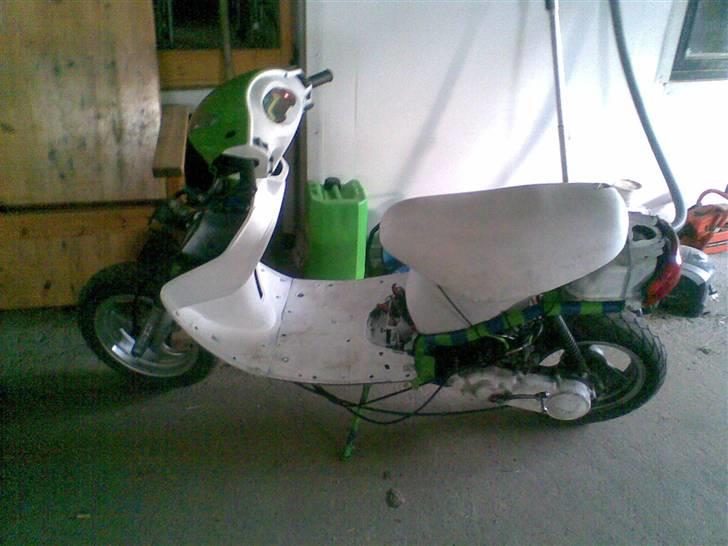 Kymco K12  $SOLGT$ - Inderskjolde malet hvide,,  billede 6