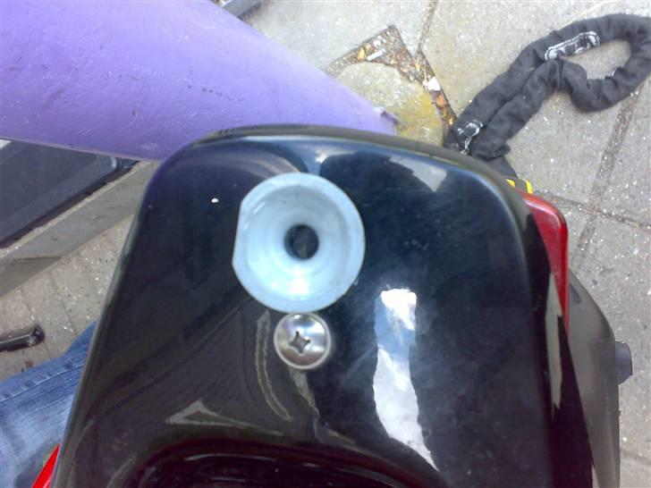 PGO Pmx Sport - Tragten der sad mellem studs og membran billede 9