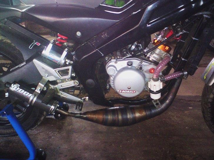 Yamaha TZR LC ÐÐ R/T 70cc - Der har vi jo så maskinehallen :) med nye dele :D billede 13