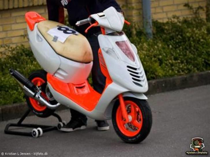 Aprilia Sonic Lc ts Solgt - Til speedmeet, undskyld billede kvali, men her kan man se farven lidt bedre ;) billede 1