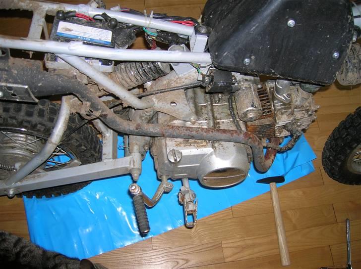 MiniBike Dirtbike 110 cc - Som den så ud da jeg overtog den for 3 dage siden :S billede 8