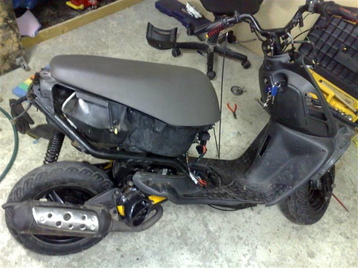 Aprilia sonic - [Byttet til Rs50] - Som den står nu. skjoldene er igang. dog stadig med problemer billede 9