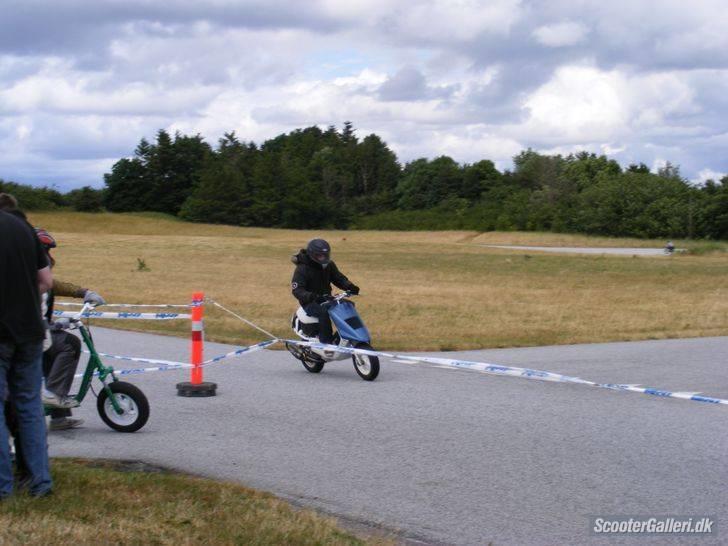 Piaggio zip old - mig der er på vej ud på banen til speedmeet billede 15