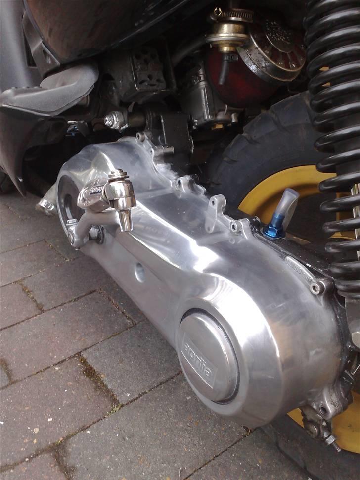 Aprilia Sonic Teamspeed >>>>>> SÆLGES <<<<<< - Fin, motoren skal lige gøres ren billede 5