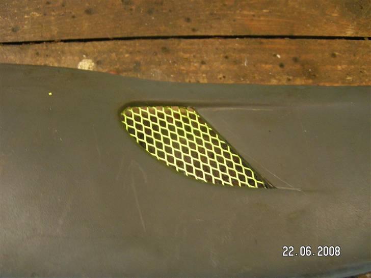 Adly cat  solgt - hullet er skåret op og der er kommet gitter i billede 13