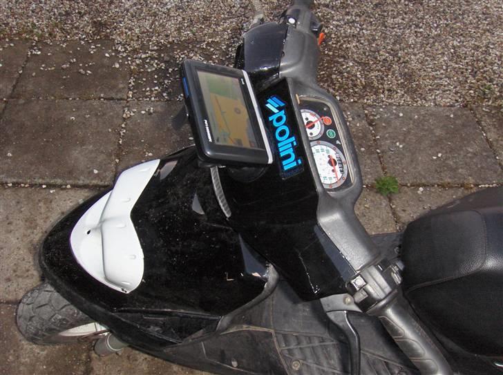Yamaha BWS - solgt - De gamle har købt en GPS, og den kan jo også smides på scooterne :D (Undskyld jeg ikke har vasket den :P) - følger ikke med ved evt. salg billede 17