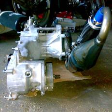 Aprilia evo Rally under ombygning