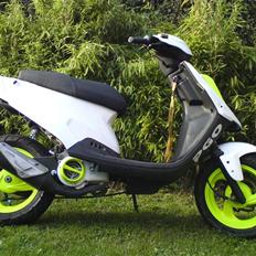 PGO hot 50 neon grøn.  SOLGT