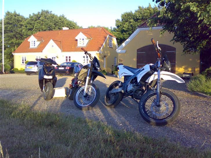 Aprilia SR50/Rally (byttet) - Bandebillede: Min sr, Baudes sorte senda og Pantes hvide :D billede 15