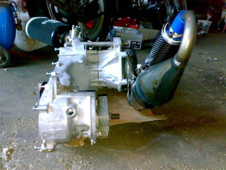 Aprilia evo Rally under ombygning billede 3