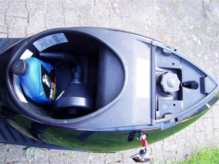 Suzuki Estilete - Totalskadet - 1 liter reserve og tragt med filter! ;) billede 16