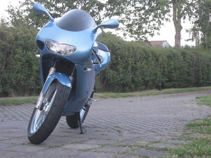 Aprilia Rs50 / 90 Solgt - Næste gang vasker jeg hende lige inde jeg tager billeder! :P billede 1