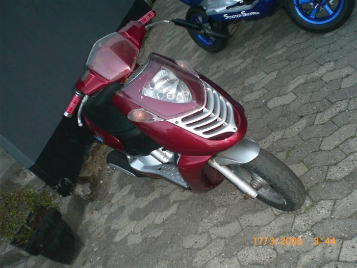 Aprilia sonic -> SOLGT <- billede 1