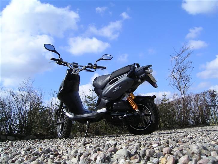 PGO Pmx Naked Carbon billede 1