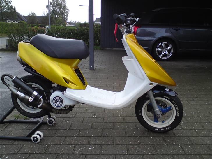 Yamaha jog as SOLGT. - som den står nu, ser ikke så dumt ud igen :D  billede 5