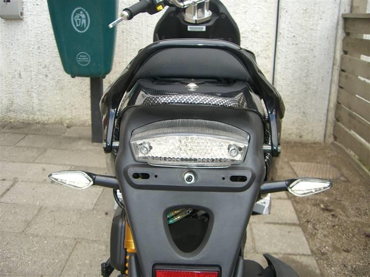 PGO PMX Naked CARBON 08 billede 3