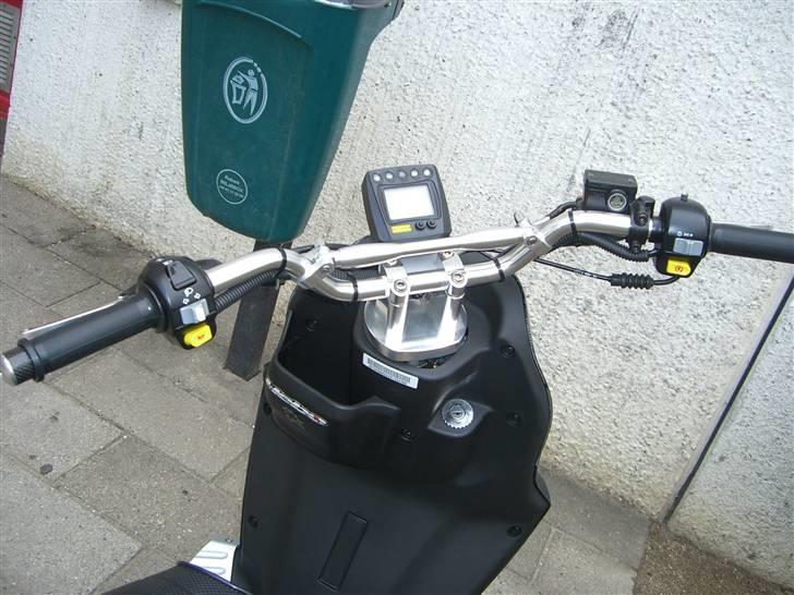 PGO PMX Naked CARBON 08 billede 4