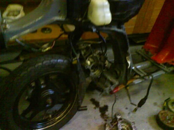 Honda melody EFTER! SOLGT!!  - der er vi ved og rense blokken i krumtaps huset ;)  billede 5