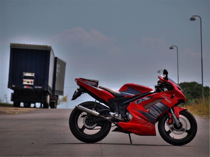 Rieju RS2 Matrix 80ccm LC DD - Du er helt sikkert en topmodel, babe ! billede 1