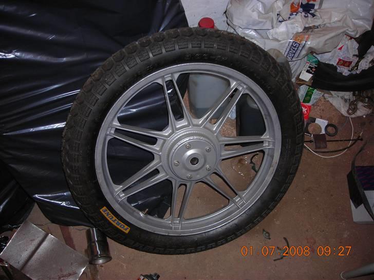 Puch monza 3 gear projekt 48% - det er noget af et ballon dæk:D i forhold til bag dækket billede 18