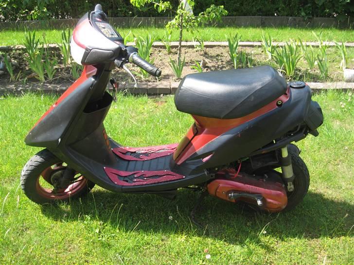 Yamaha jog ( SOLGT ) billede 2