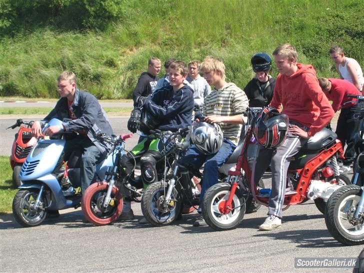 Yamaha Scoot´hoPPen Ts 19,56hk - Står og snakker med Nicolai på din sconic :P billede 13