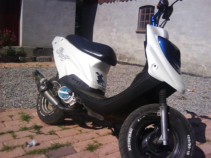 PGO hot50 *solgt* :'( - som den står nu, bedre billeder kommer! bemærk, den er lidt støvet da den står i en garage. billede 4