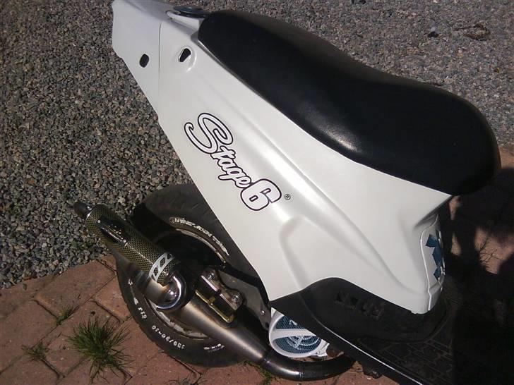 PGO hot50 *solgt* :'( - som den står nu, bedre billeder kommer! bemærk, den er lidt støvet da den står i en garage. billede 5