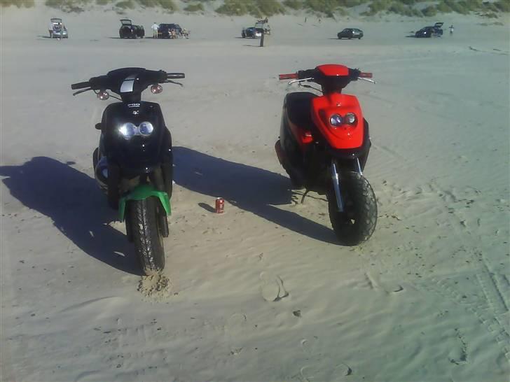 PGO hot 50 (Solgt) - Daniel og mig på stranden :D billede 8