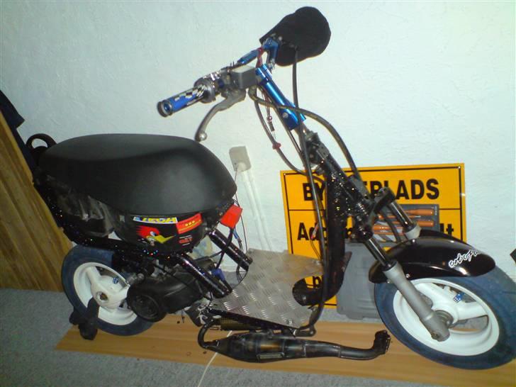 Aprilia Sonic ~2TALT SKADET~ - der står den godt :P billede 13