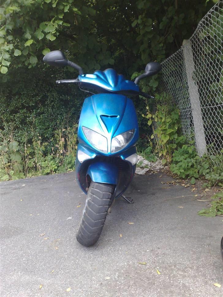 Peugeot speedfight - efter en runaway tysker kørte ind i mig og stak af  og efterlod mig midt i et kryds  billede 9