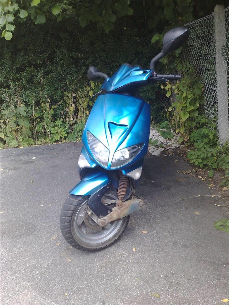 Peugeot speedfight - efter en runaway tysker kørte ind i mig og stak af  billede 10