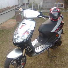 Peugeot Vivacity silver sport