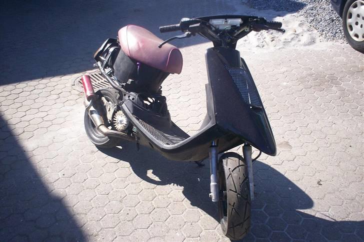 Yamaha Jog FS - Solgt! - Som hun står pt :P mangler ny cyl :( så er gået lidt død billede 8