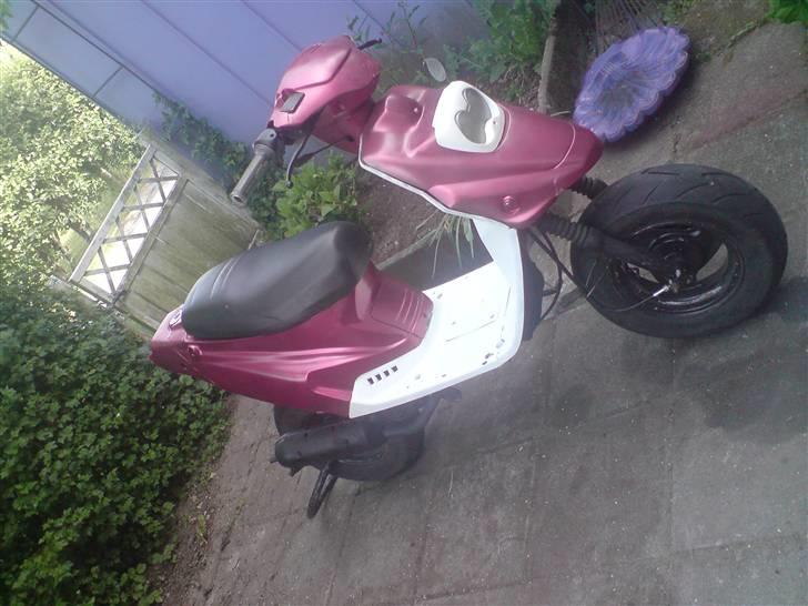 PGO Hot 50 _l TIL SALG l_ - Sårn ser den ud nu :D Ud over et nyt hvidt sæde!  billede 1