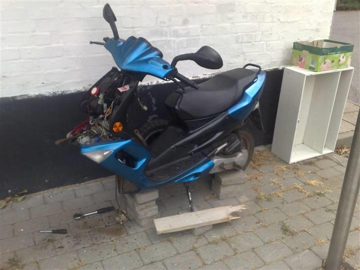 Peugeot speedfight - sådan klodser man en speedfight op på fliser billede 13