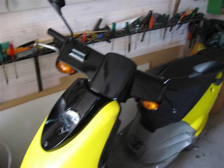 Derbi Hunter (solgt 1/6-2013) - de grimme cabon look skjolde er nymalet ( blank sort ) billede 13