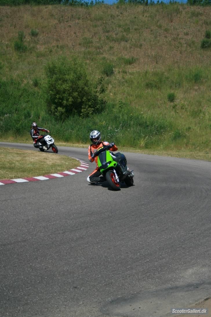 Piaggio Zip SP Team KGI Racing billede 7