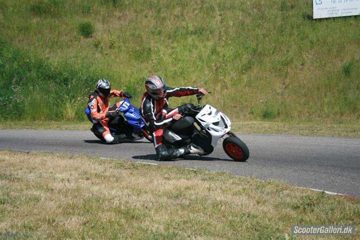 Piaggio Zip SP Team KGI Racing billede 10