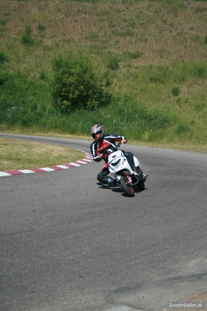 Piaggio Zip SP Team KGI Racing billede 11