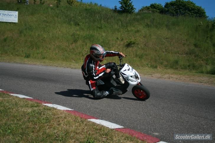 Piaggio Zip SP Team KGI Racing billede 12