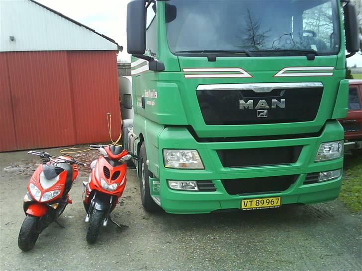 Yamaha Aerox  - Lige sammen med min fars MAN TGX 480hk og min elsked speedfight 2 ;-) billede 7