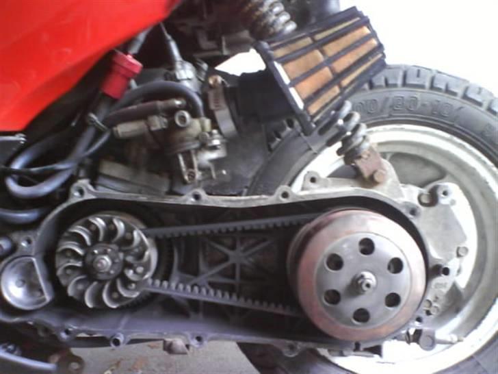 Honda SFX SOLGT!! - sku have borret knækkede bolte af der hvor vario skjoldet ska have boltene ind:D billede 15