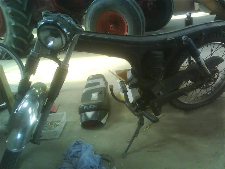 Puch Monza/ GP (Reservedele) - Sådan ser den ud nu.. Den står over for en renovering billede 6