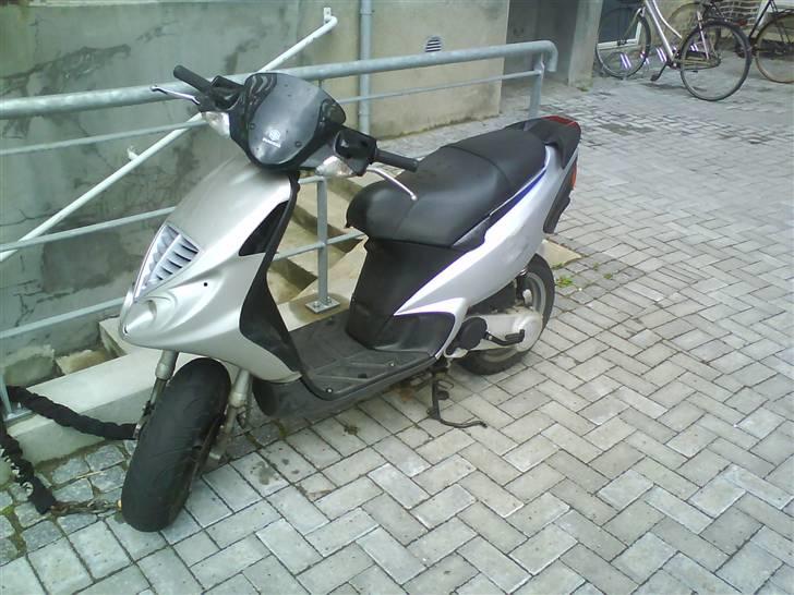 Piaggio nrg mc3 bygget om - den er ikke lige blevet vasket :) billede 2